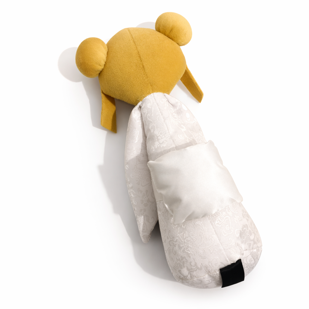 Muñeca Japonesa KUMIS vestido blanco RUBIA